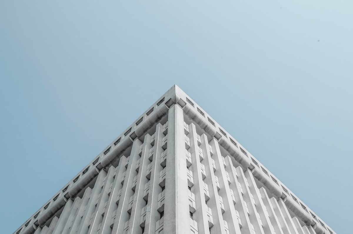 开云体育-加布里埃尔想抱起维尔茨，但后者就是不起来