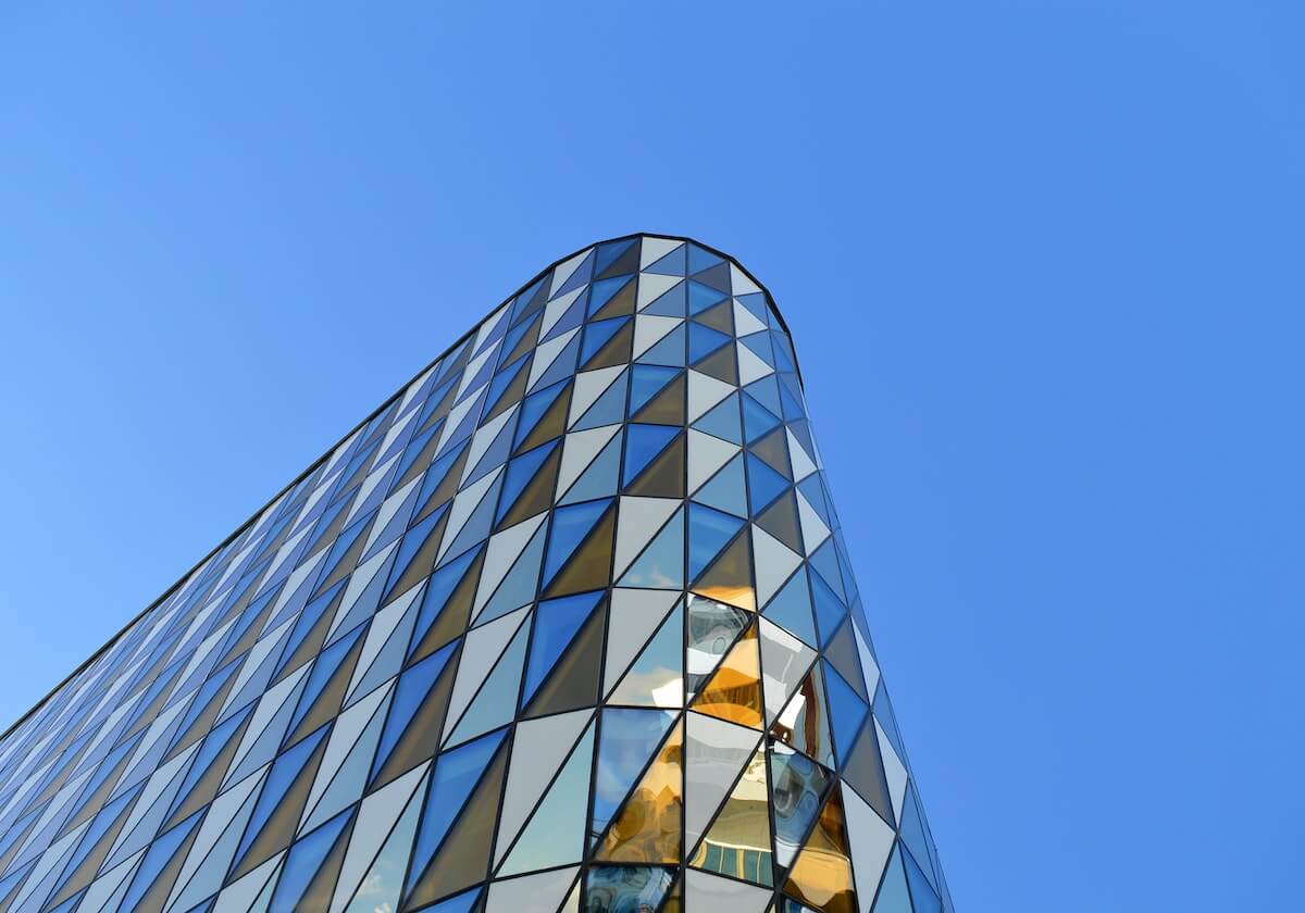 开云体育-加布里埃尔想抱起维尔茨，但后者就是不起来