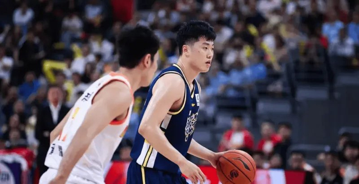 开云官网-张皓嘉终暴走！末节打四号位统治攻守，可取代杜润旺，退场时哭了|广东|比赛|球迷|CBA|球员_新浪体育_新浪新闻